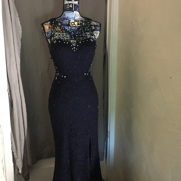 Navy blue prom/homecoming gown - Picture 3 of 10